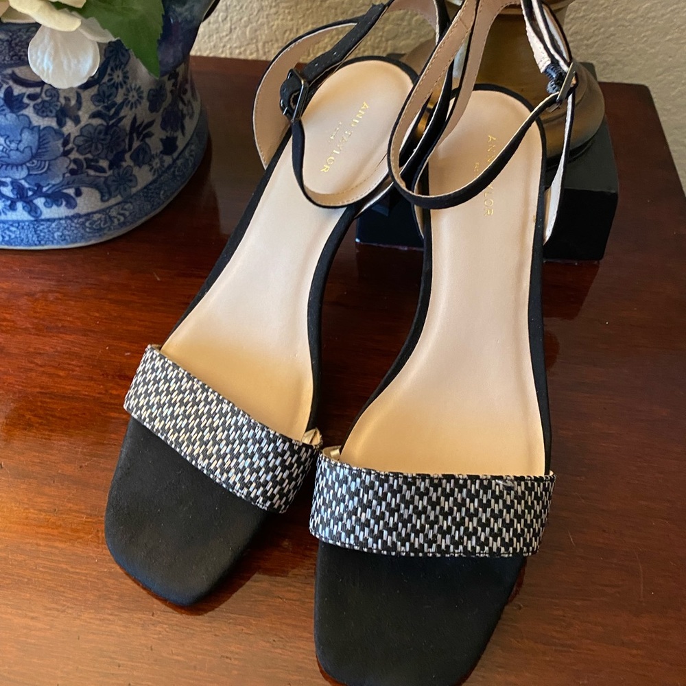Ann Taylor Factory Sandals Size 81/2